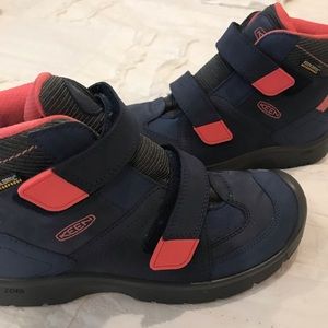 Keen Girls size 3 boot. New - never worn